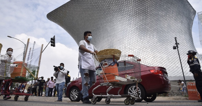 Comerciantes de la Ciudad de México se movilizan en defensa del comercio en la vía pública en la Alcaldía Miguel Hidalgo. Foto: Mario Jasso, Cuartoscuro.